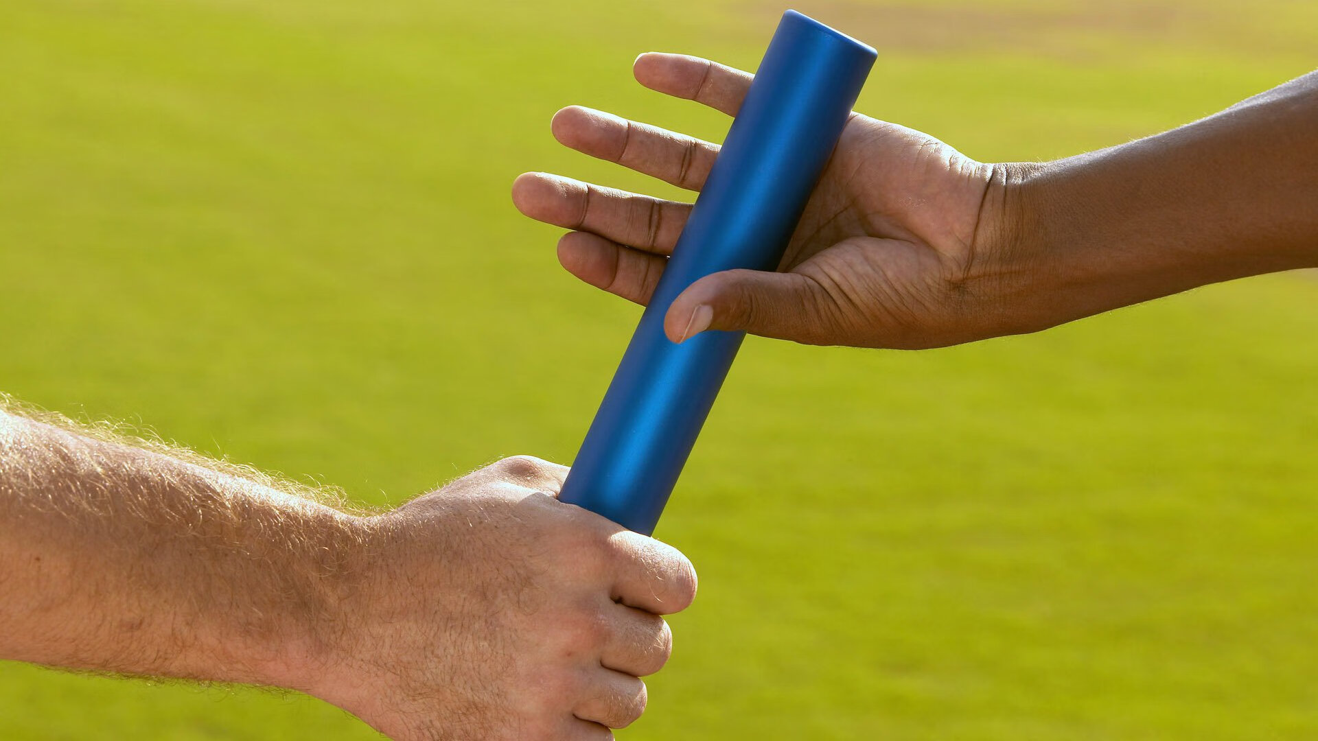 奥尔韦拉决赛冲线瞬间引爆全场,奥尔伟业